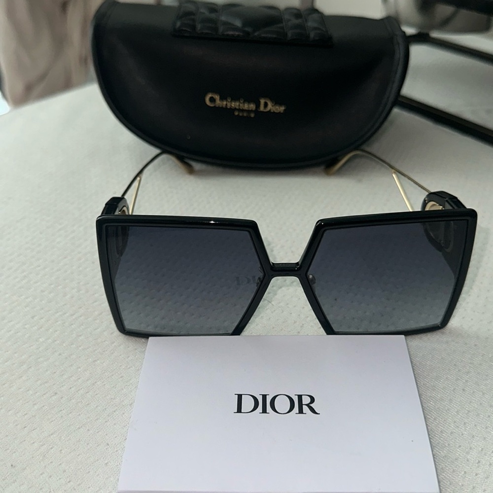 Dior 30Montaigne SU sunglasses
